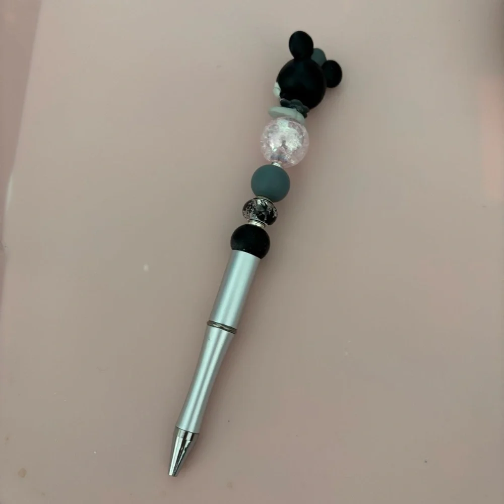 Disney Doorables: Mickey Mouse: Classic B&W Minnie Mouse handmade beaded pen
